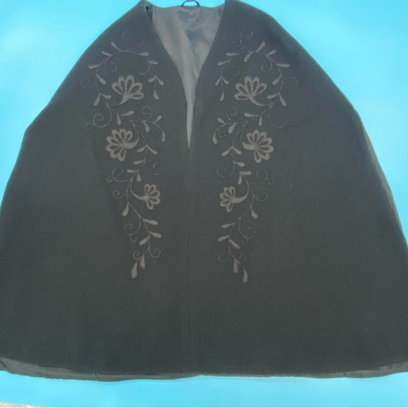 Vintage Women’s Wool Embroidered Poncho Black - Picture 2 of 10